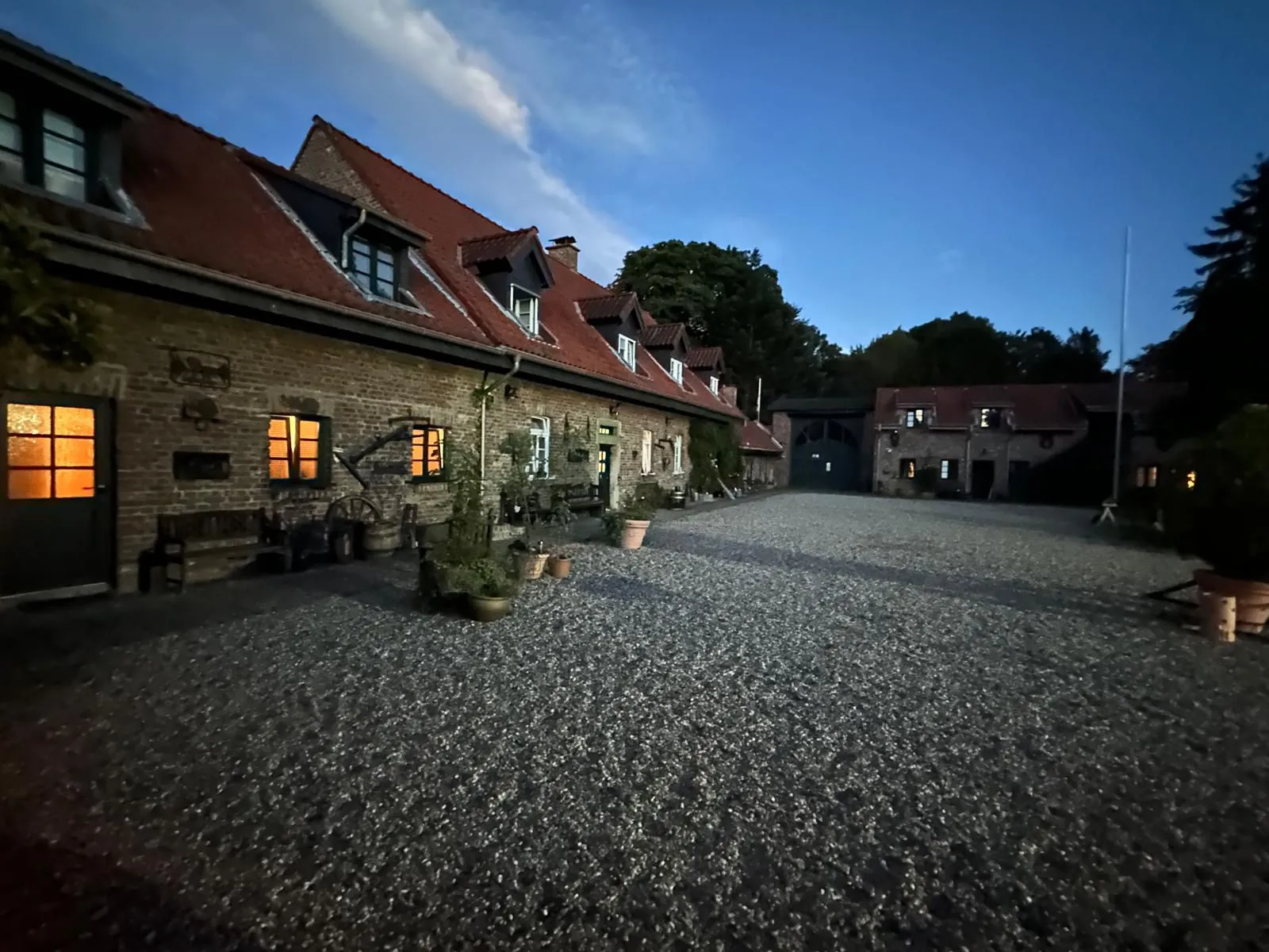 Monteurzimmer Köln Außenbereich - Hof